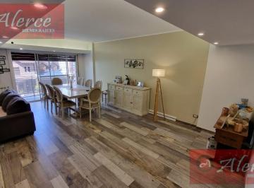 Departamento · 136m² · 4 Ambientes · 1 Cochera · Exclusivo Piso de 4 Ambientes con Dependencia y Cochera. Acepta Permuta.