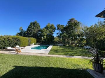 Casa · 392m² · 8 Ambientes · 7 Cocheras · Casa en Alcanfores
