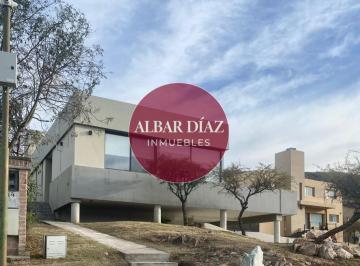 Casa · 203m² · 6 Ambientes · 2 Cocheras · Excelente Oportunidad Casa en Tierralta