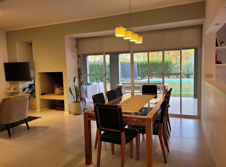 Casa · 139m² · 4 Ambientes · 2 Cocheras
