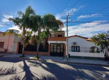 Casa · 187m² · 8 Ambientes · 1 Cochera · Se Vende en Catamarca Casa Céntrica de 2 Plantas