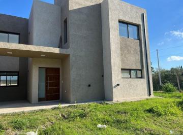 Casa · 152m² · 6 Ambientes · Venta de Casa en Miradores II de Manantiales