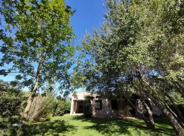 Casa de 3 ambientes, San Andrés de Giles · Impecable Vivienda en Villa Ruiz - 968 m²