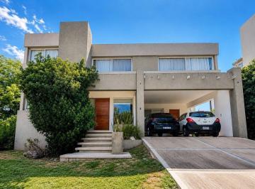 Casa · 252m² · 6 Ambientes · 2 Cocheras · Venta Casa 5 Dormi Alto Warcalde La Calera Cba
