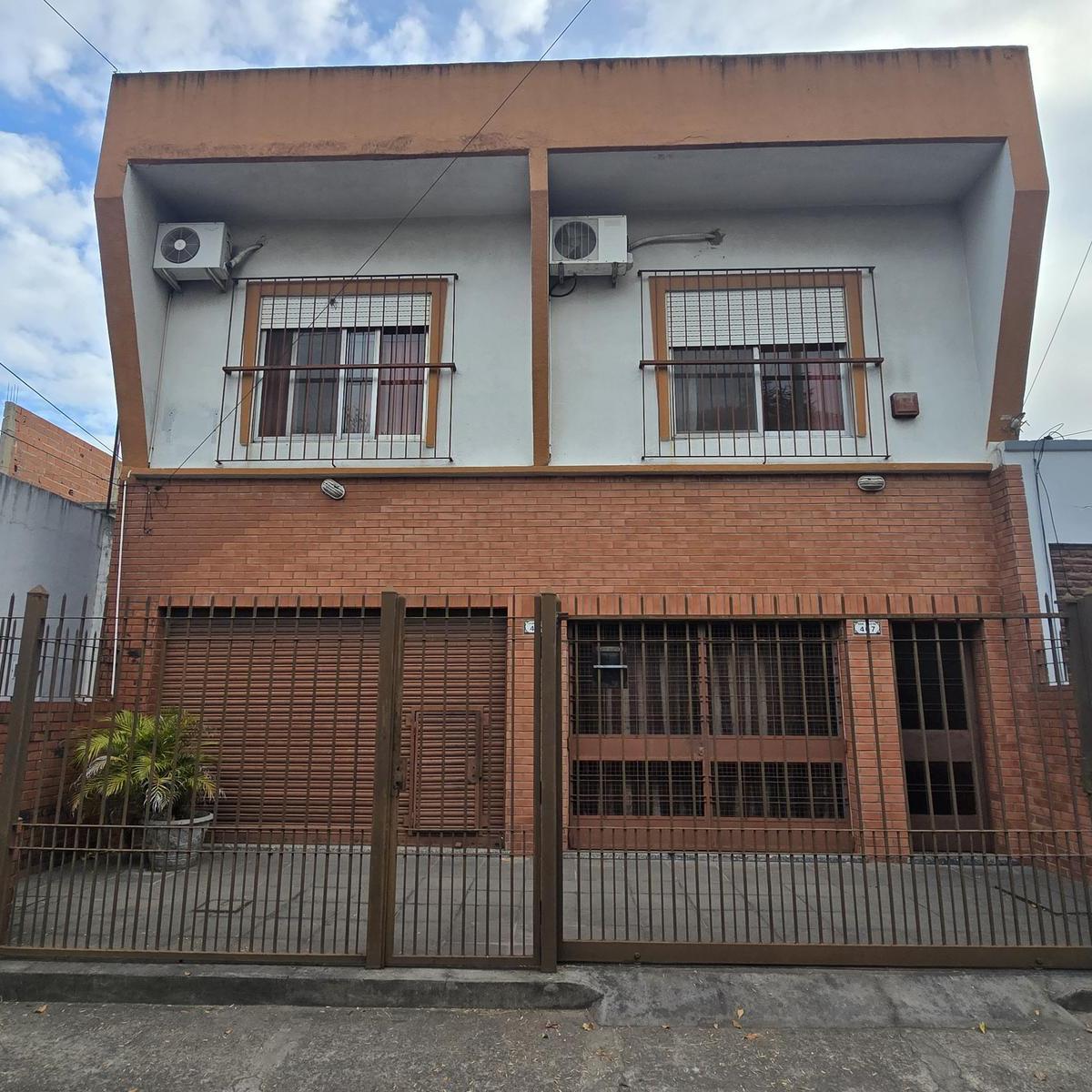 Gob. Castro 460, E/ Mazza y Novaro