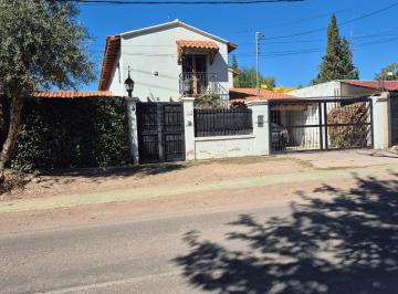 Casa · 340m² · 2 Cocheras · Casa Calle Cubillos - Chacras de Coria