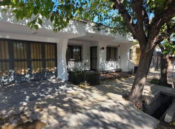 Casa de 8 ambientes, Villa Nueva · Cerca Colegio Murialdo