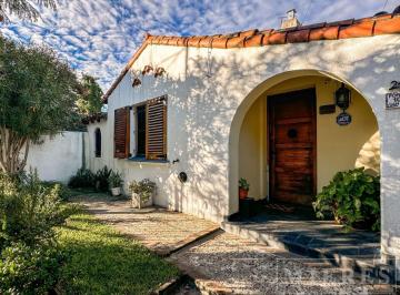 PH · 88m² · 3 Dormitorios · 1 Cochera · Casa con Gran Potencial en Venta en San Isidro.