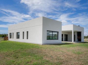 Casa · 223m² · 4 Ambientes · 4 Cocheras · Venta Casa 4 Ambientes Barrio Aluen Ezeiza