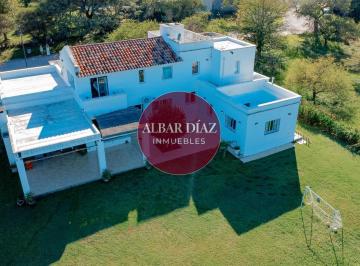 Casa · 360m² · 9 Ambientes · Hermosa y Funcional Casa en Altos del Golf - Villa Allende