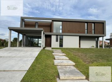 Casa · 270m² · 5 Ambientes · 9 Cocheras · Casa en Pilará, Moderna, en Barrio La Diligencia.