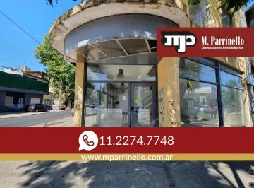 Local comercial · 136m² · Local en Ubicacion Estrategica con Grandes Vidireras Sobre Ambas Avs.