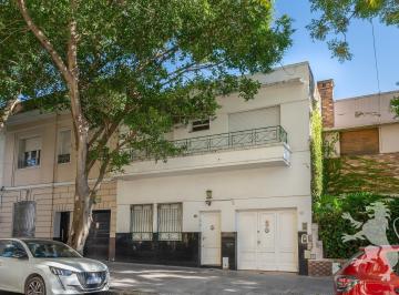 Casa · 244m² · 5 Ambientes · 1 Cochera · Casa a Refaccionar - Venta - 5 Ambientes - Jardin - Coghlan