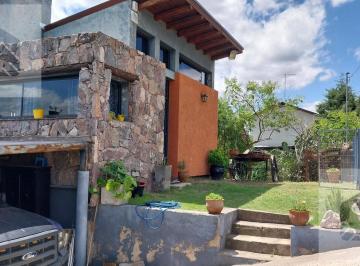 Casa · 953m² · 4 Ambientes · 1 Cochera · Casa en Venta con Vista en Estancia Vieja, Terraza Amplia.