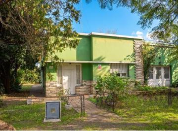 Casa · 140m² · 4 Ambientes · 1 Cochera · Casa en Venta Abasto