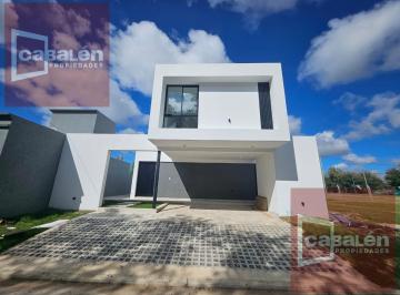 Casa · 200m² · 10 Ambientes · 2 Cocheras · Mansos del Sur Casa en Alquiler con Patio, Seguridad 24hs
