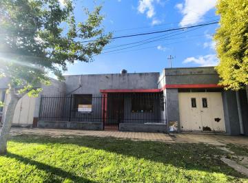 Casa · 151m² · 4 Ambientes · 1 Cochera · Casa 2 Dorm. en Venta - San Lorenzo
