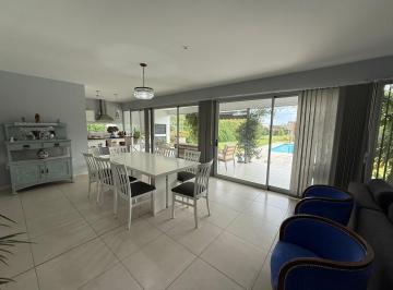 Casa · 789m² · 4 Ambientes · 1 Cochera · Casa en Arenas del Sur