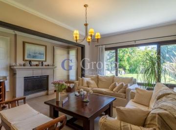 Casa · 357m² · 8 Ambientes · 8 Cocheras · Casa en Venta en Ayres de Pilar Estilo Colonial