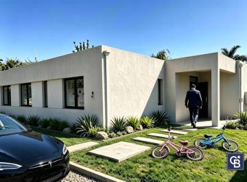 Casa · 152m² · 4 Ambientes · 4 Cocheras · Venta de Casa Moderna en Planta Baja Sobre Lote de 730 m² | Galería y Parrilla | Parque Sakura, Pilar