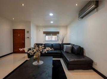 Casa · 315m² · 5 Ambientes · 2 Cocheras · Venta Casa, 5 Amb, Quincho, 2 Cocheras, Pileta
