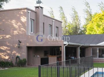 Casa · 282m² · 7 Ambientes · 2 Cocheras · Casa en Venta en Roble Joven, Pilar