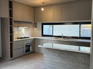 Casa · 160m² · 4 Ambientes · Casa en Venta en Muñiz, San Miguel, Buenos Aires