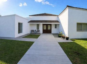 Casa · 200m² · 5 Ambientes · Casa - Santa Teresa