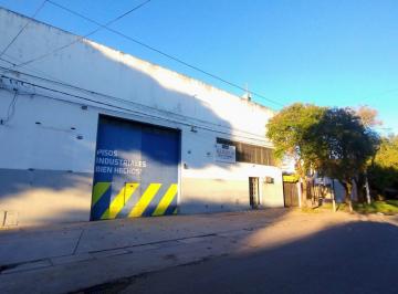 Bodega-Galpón · 907m² · 1 Cochera · Amplio Galpón en Alquiler en Zona Sur