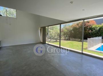 Casa · 210m² · 4 Ambientes · 1 Cochera · Casa en Venta en Santa María de Los Olivos, Malvinas Argentinas con Pileta
