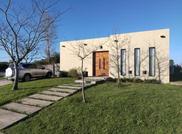 Casa · 100m² · 4 Ambientes · 2 Cocheras · Impecable Casa en Barrio Cerrado San Ramon