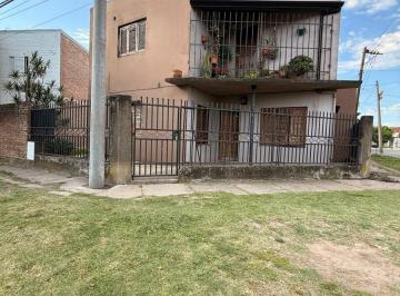 Casa · 180m² · 6 Ambientes · 8 Cocheras · En Venta Casa de 4 Dorm. + Cocheras