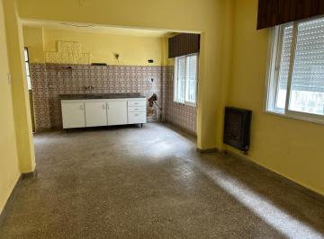 Casa · 60m² · 2 Dormitorios · Casa en Alquiler Cuatro Ambientes, Lujan, Misiones Al 1356