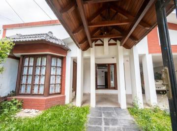 Casa · 209m² · 8 Ambientes · 1 Cochera · Venta Casa de Estilo en Guadalupe