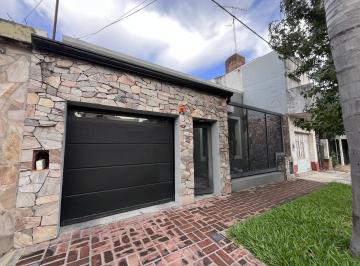 Casa · 158m² · 4 Ambientes · 1 Cochera · En Venta Casa Moderna a m de La Costanera Santafesina!