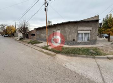 Casa · 187m² · 8 Ambientes · 2 Cocheras · Casa en Cinco Saltos - Zona Centro