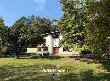Quinta vacacional · 254m² · 5 Ambientes · Venta Casa Quinta en 2 Plantas con Pileta, Quincho y Parrilla - La Reja Norte