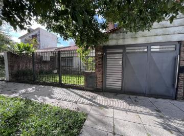 Casa · 196m² · 9 Ambientes · 2 Cocheras · Casa en Venta de 4 Dorm. a 100 m de Gral. Paz!