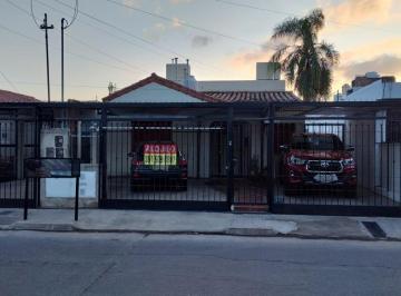 Casa de 5 ambientes, Córdoba · Pque Capital Dueño a 200 m Dino F Aerea 2d Liv C/c Bño Qcho Patio Gde Coch P/2