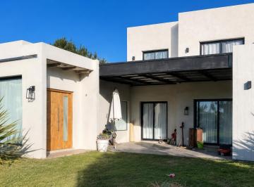 Casa · 110m² · 3 Ambientes · Casa en Venta - 2 Dorm. 2 Baños - La Plata