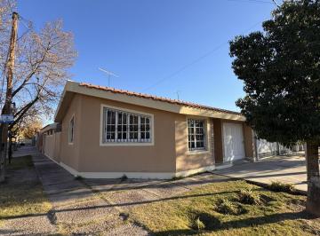 Casa · 150m² · 5 Ambientes · 2 Cocheras · Venta de Casa Esquina en 4to C. E. c. San Martín