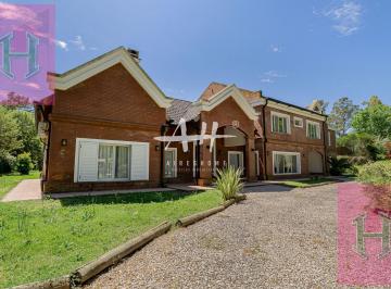 Casa · 560m² · 6 Ambientes · 6 Cocheras · Venta Casa 6 Ambientes en Campos de Roca I