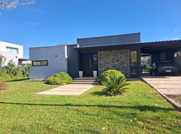 Casa · 170m² · 3 Ambientes · 2 Cocheras · Cocucci Inmobiliaria Vende Casa en Lujan de Cuyo