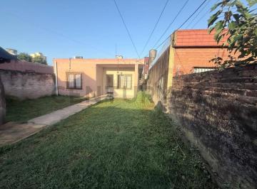 Casa · 75m² · 4 Ambientes · 1 Cochera · Venta Casa de 4 Ambientes con Jardin en Lote Propio San Miguel Centro