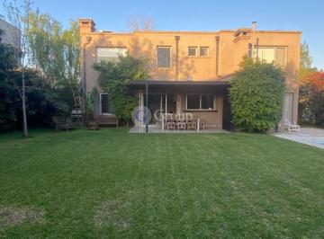 Casa · 200m² · 4 Ambientes · 2 Cocheras · Casa en Venta en Los Tacos, Pilar con Pileta