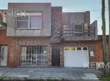 Casa · 224m² · 4 Ambientes · 2 Cocheras · Venta PH Casa en 2 Plantas con Local Garaje Terraza – Quilmes