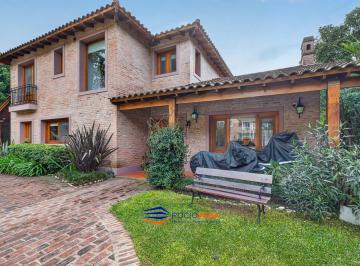 Casa · 248m² · 10 Ambientes · 2 Cocheras · Casa a La Venta en Campos de Alvarez, Francisco Alvarez, Moreno