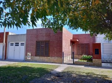 Casa · 81m² · 4 Ambientes · 2 Cocheras · Venta de Casa 3 Dorm. en Gral D. Cerri