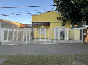 Casa · 370m² · 7 Ambientes · 2 Cocheras · Casa Dos Dorm. - Amplias Dimensiones - 370 m²
