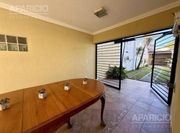 Casa · 200m² · 4 Ambientes · 4 Cocheras · Casa en La Plata